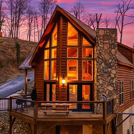 Hilltop Hideaway Cabin W Hot Tub & Pool Access